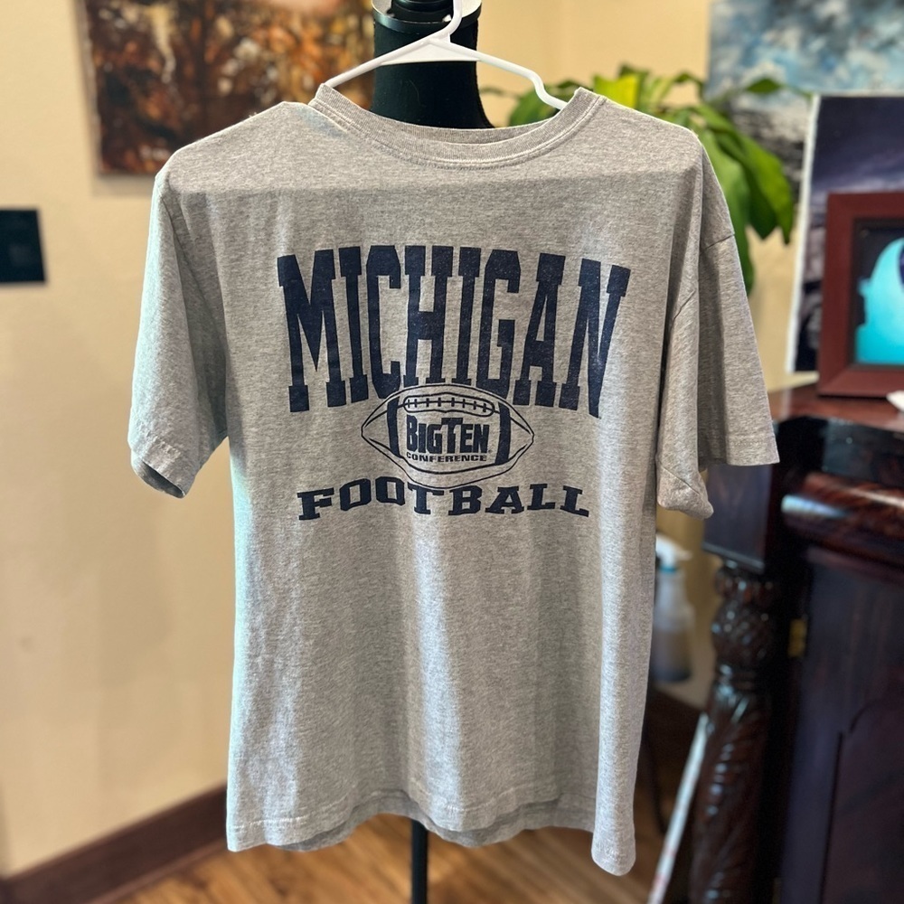 Michigan Football t-shirt size large in GUC - Picture 3 of 4